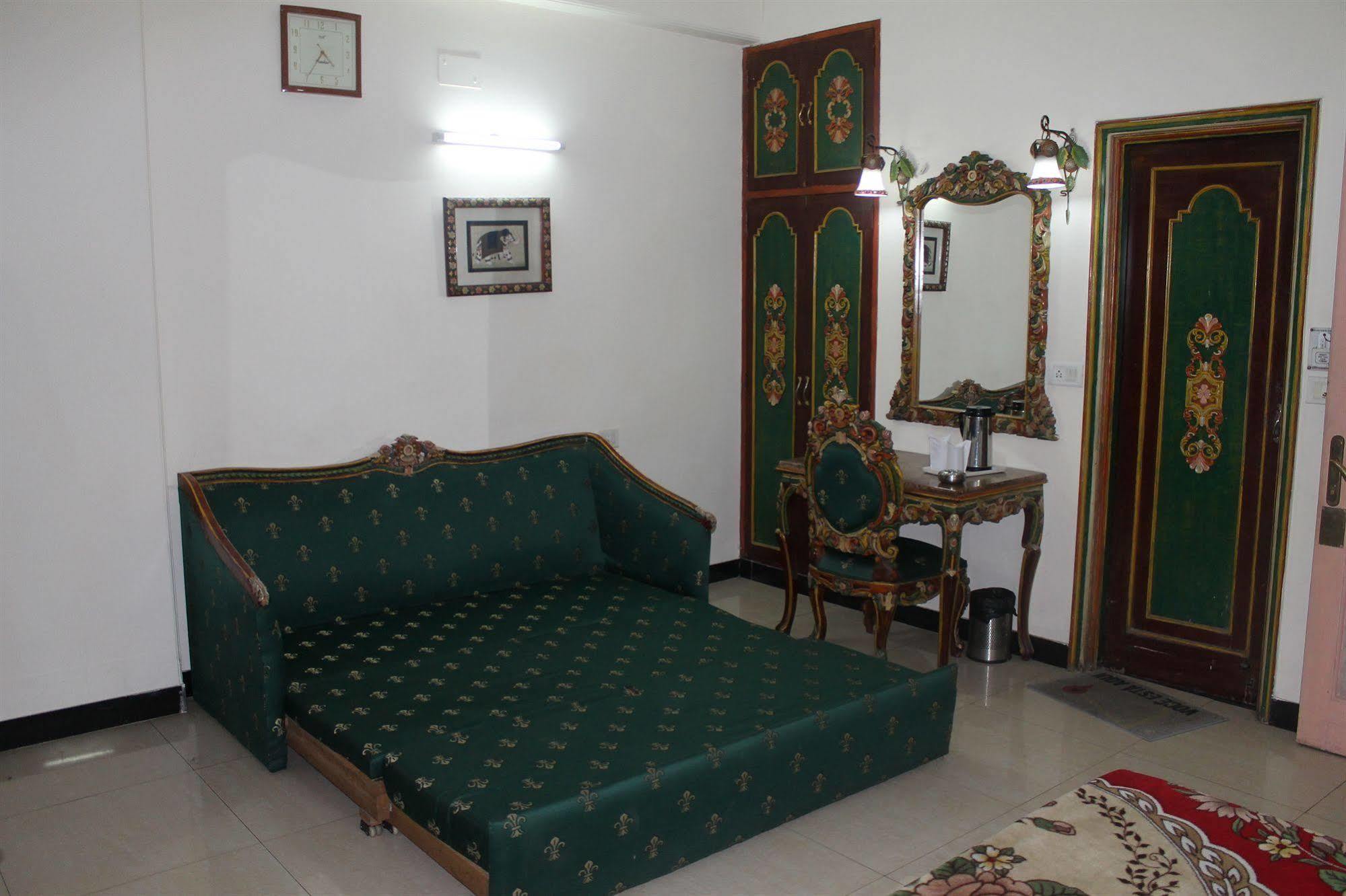 Hotel Sunstar Residency Deli Exterior foto