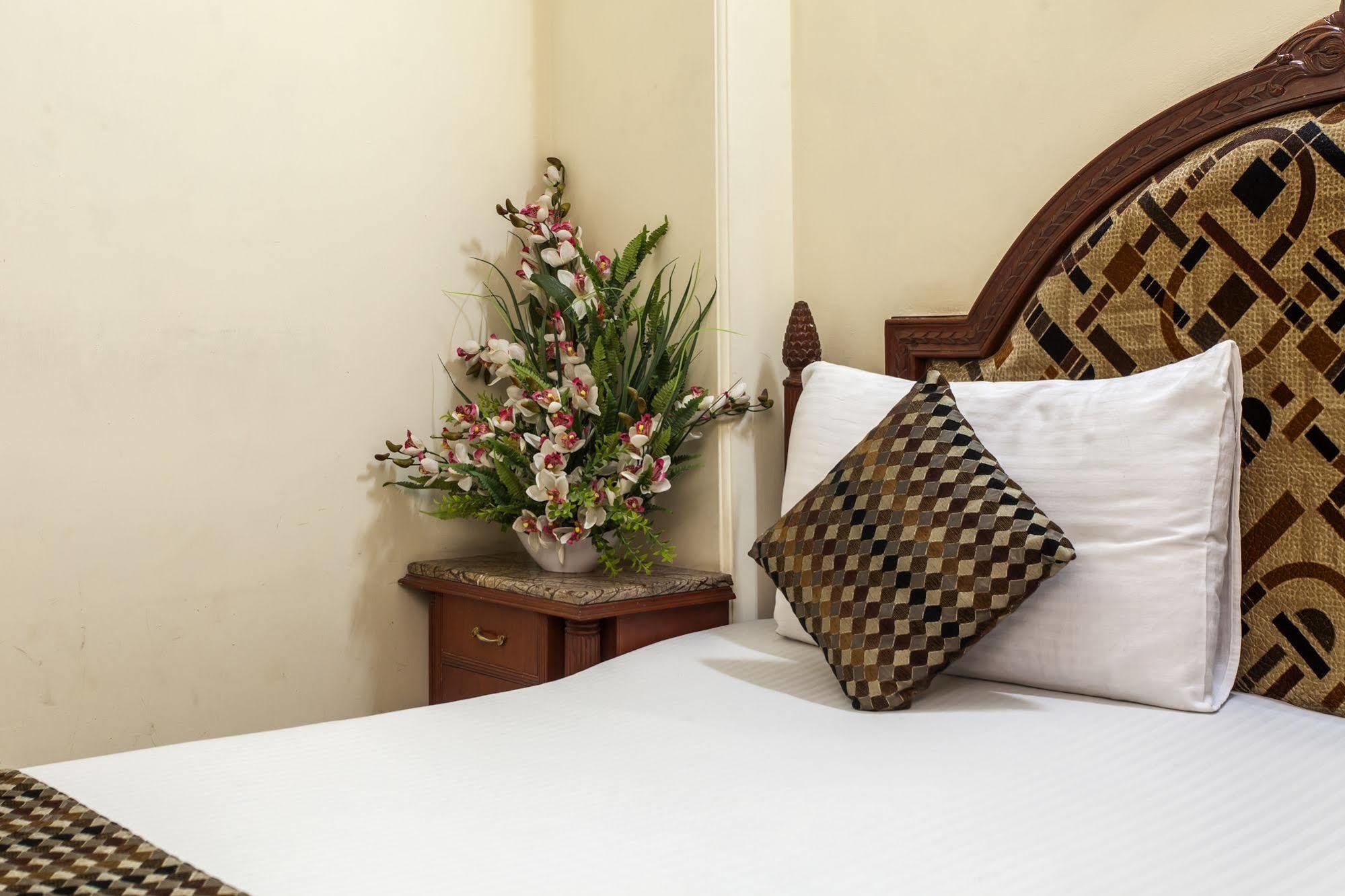 Hotel Sunstar Residency Deli Exterior foto